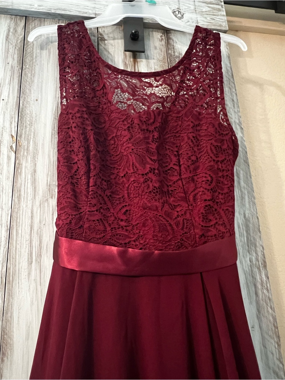 Sleeveless Lace Bodice High-Low Dress in Deep Burgundy - Picture 3 of 3